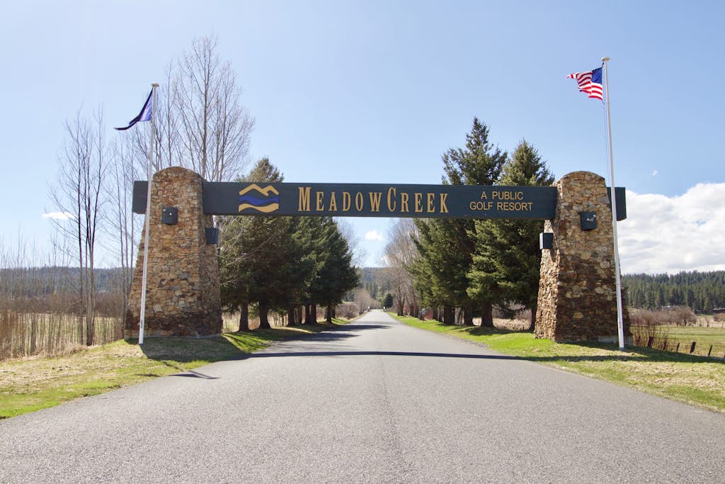 New Meadows Cabin Game Room, Pool & Deck
