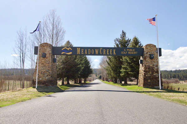 New Meadows Cabin Game Room, Pool & Deck