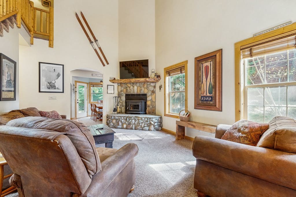 Charming McCall Cabin With Hot Tub, Fenced Backyard