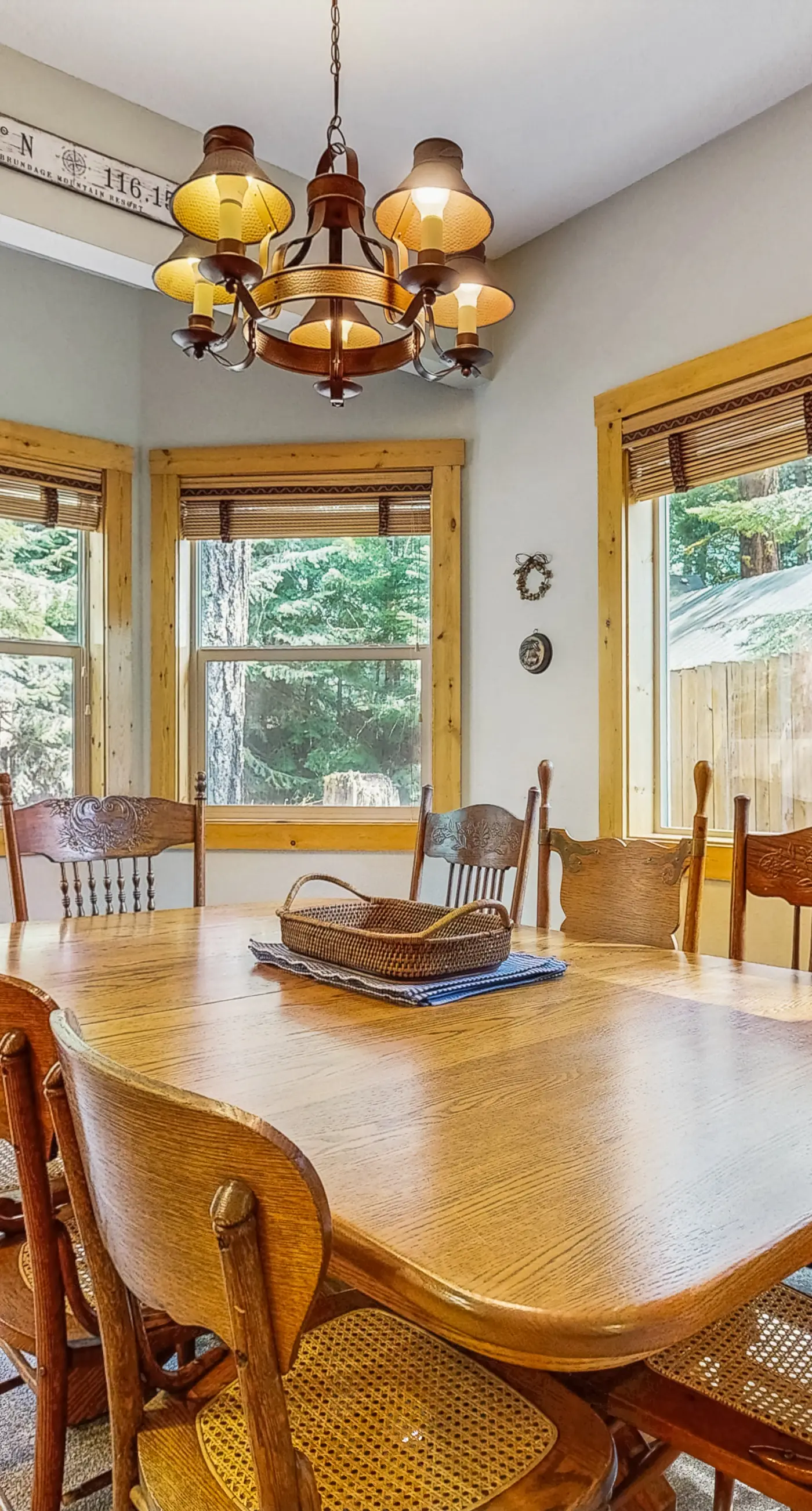 Charming McCall Cabin With Hot Tub, Fenced Backyard