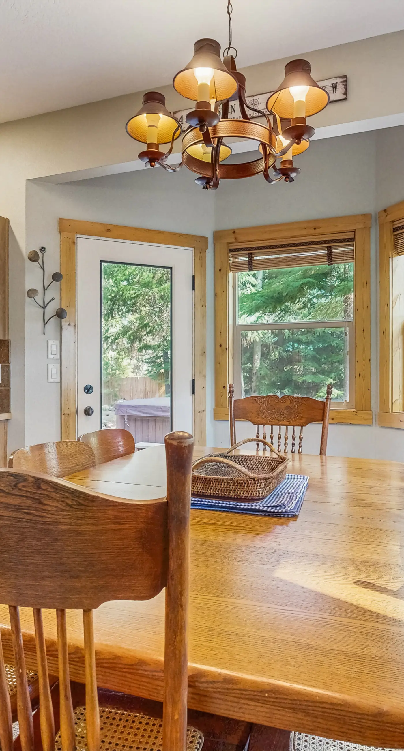 Charming McCall Cabin With Hot Tub, Fenced Backyard