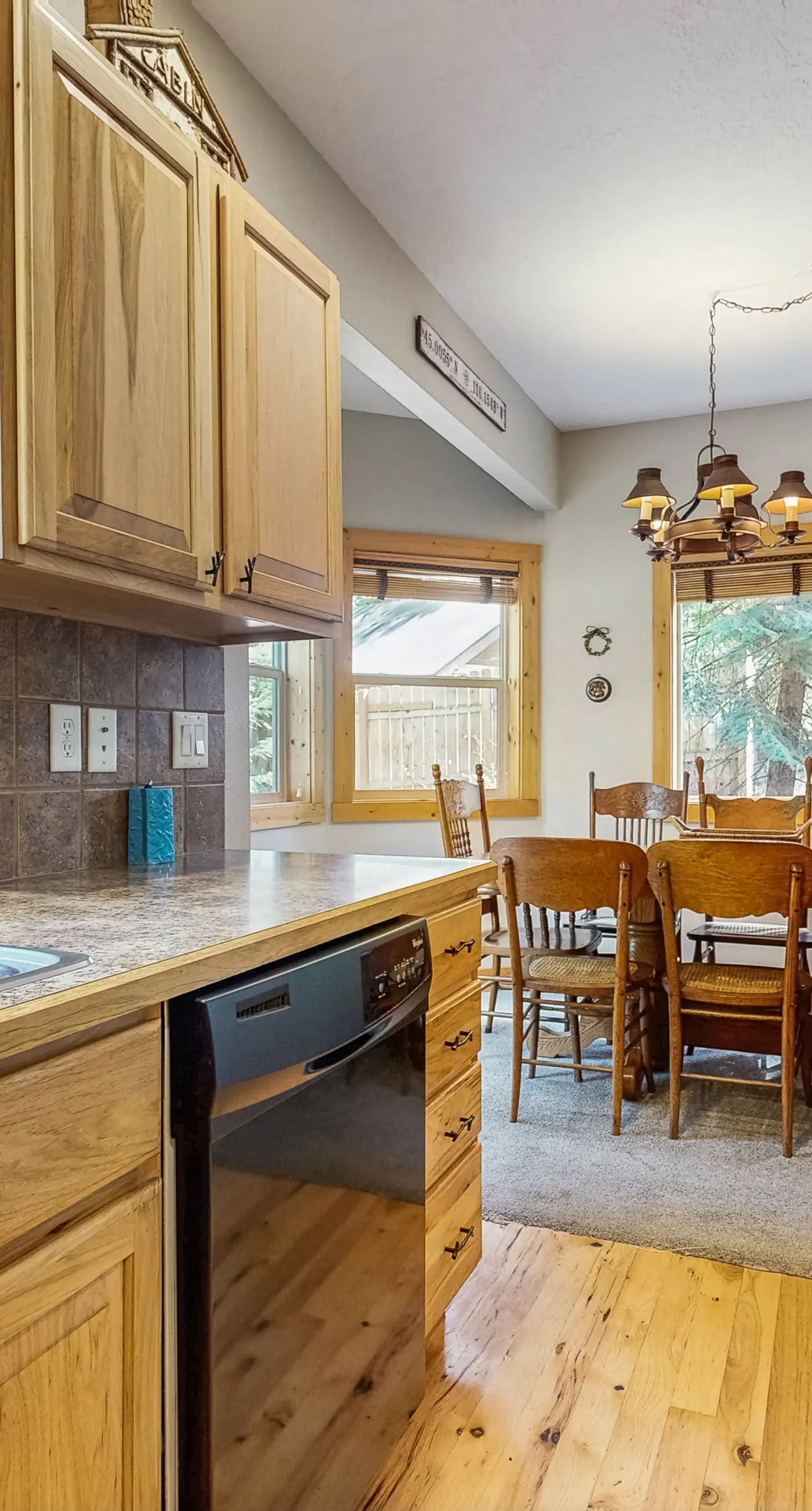 Charming McCall Cabin With Hot Tub, Fenced Backyard