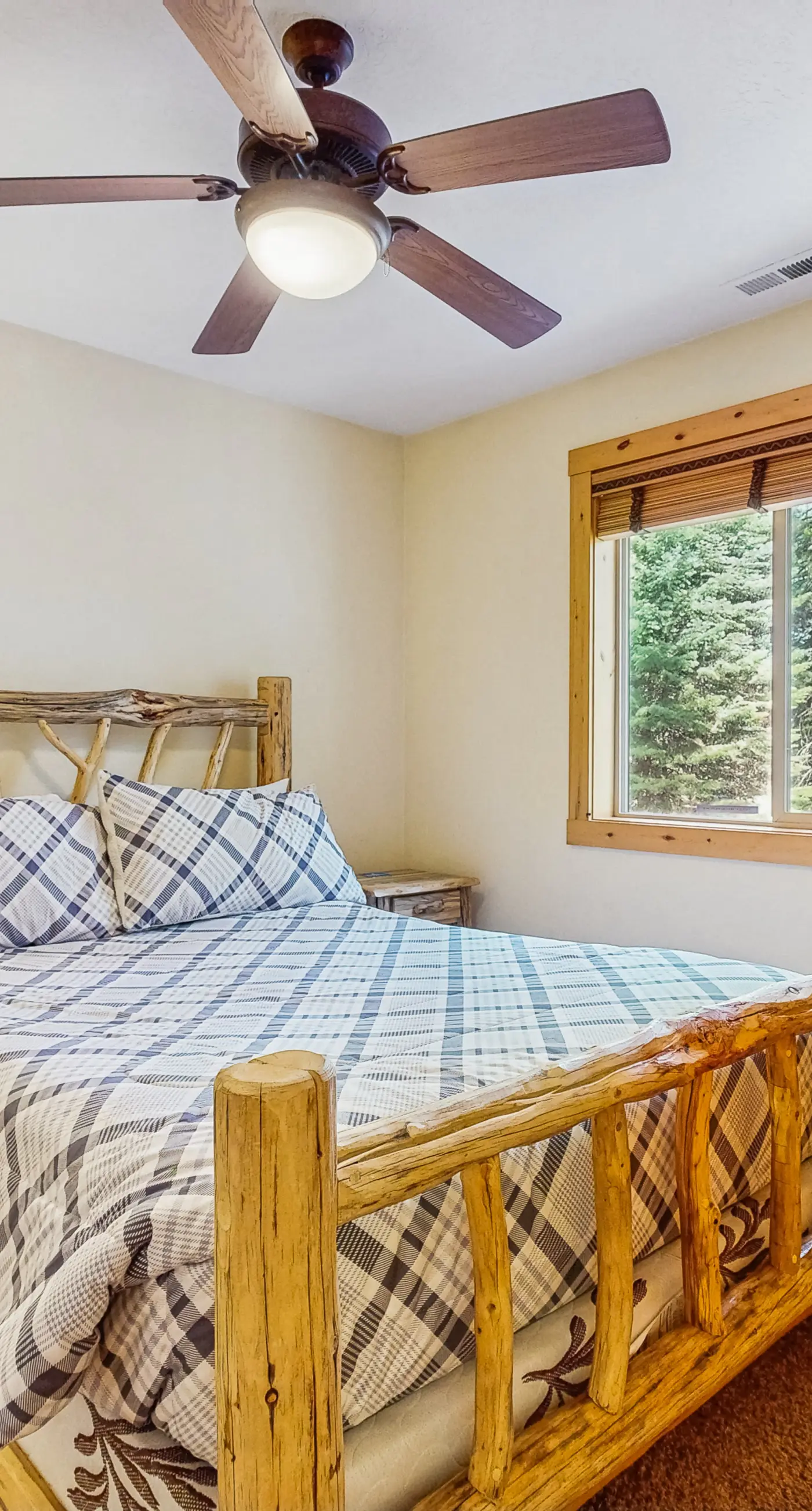 Charming McCall Cabin With Hot Tub, Fenced Backyard
