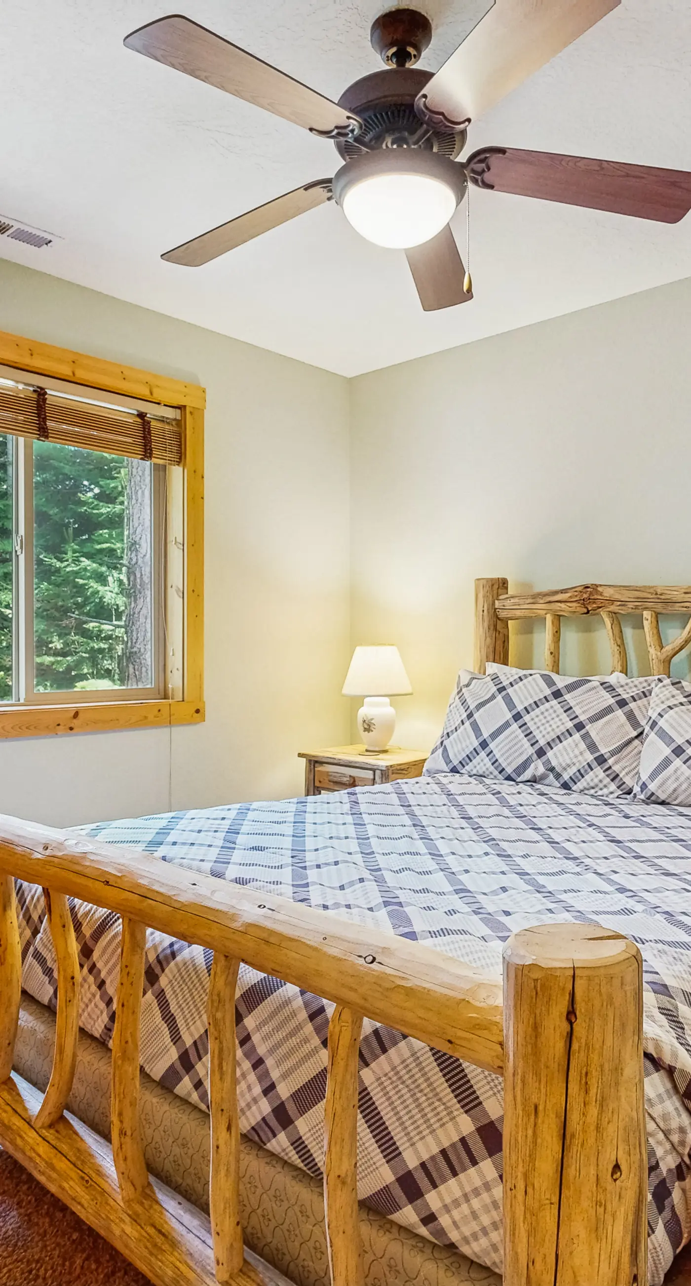 Charming McCall Cabin With Hot Tub, Fenced Backyard