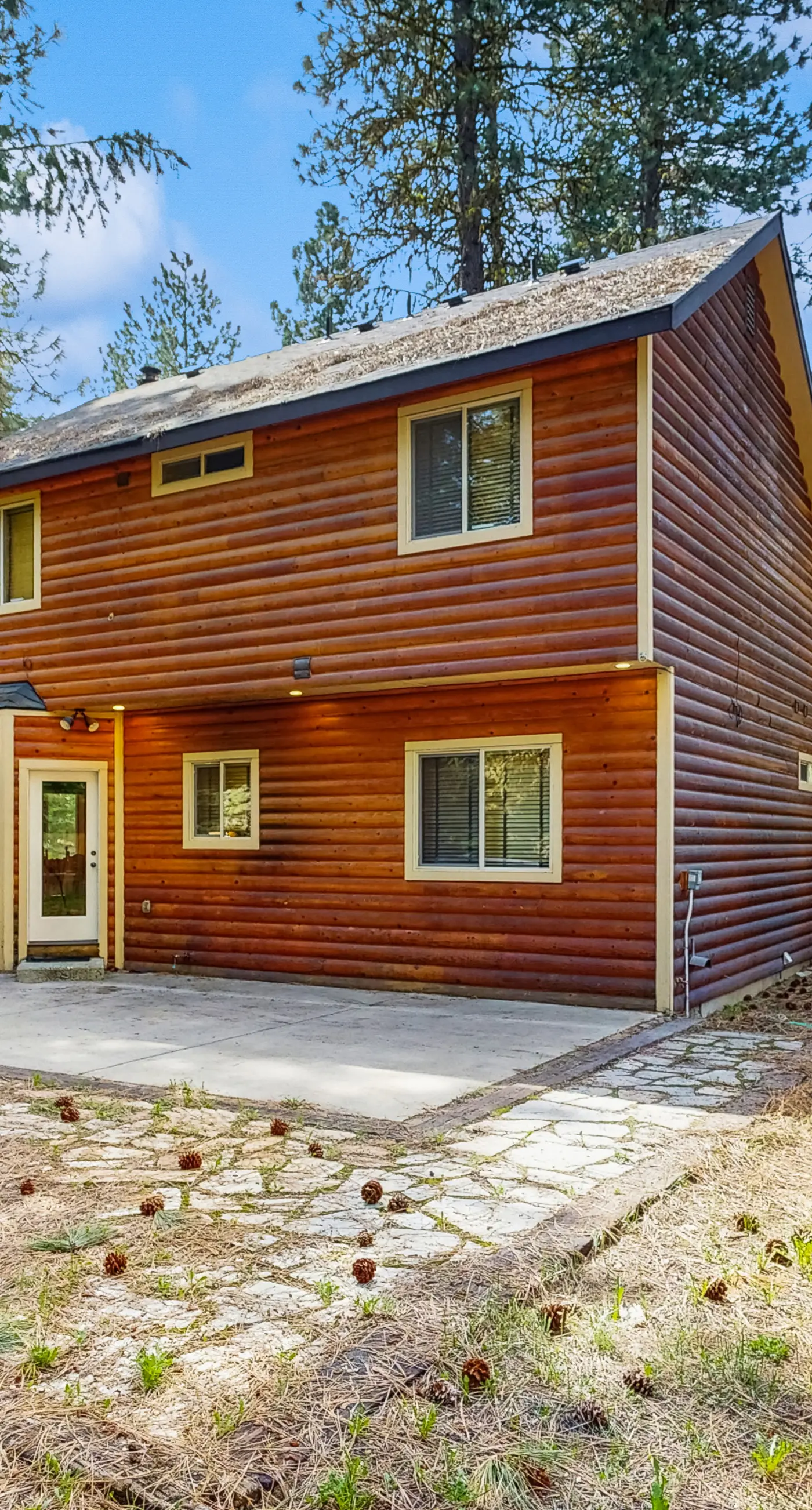 Charming McCall Cabin With Hot Tub, Fenced Backyard