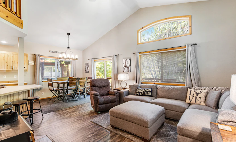 Cozy 3BR McCall Cabin | Pool, Hot Tub Access