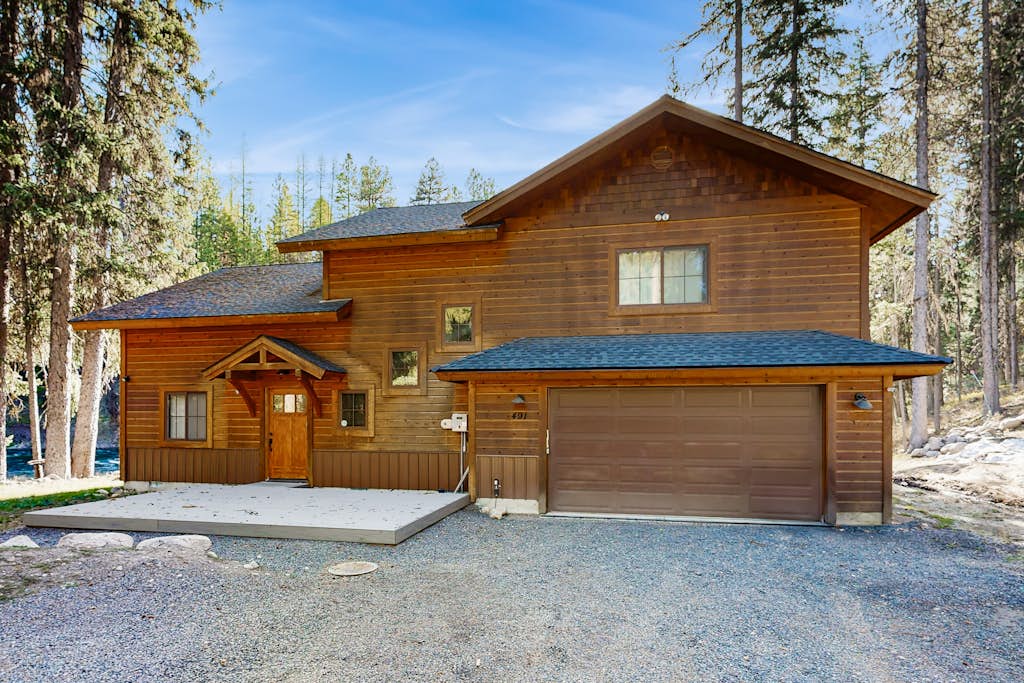 Payette River Retreat with Hot Tub & Views