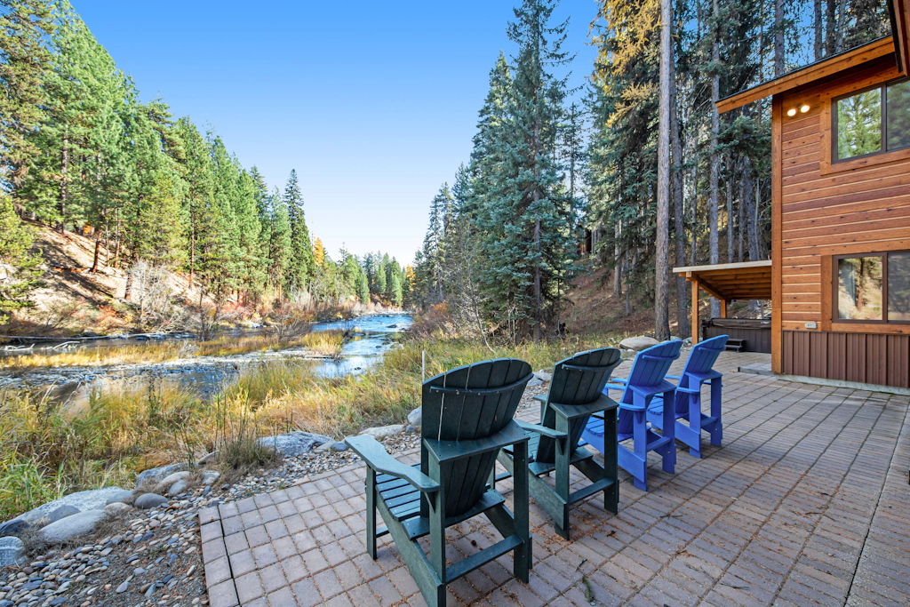 Payette River Retreat with Hot Tub & Views
