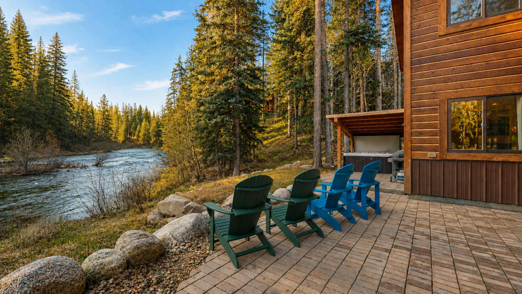 Payette Riverfront Retreat, Hot Tub, Sauna, Views