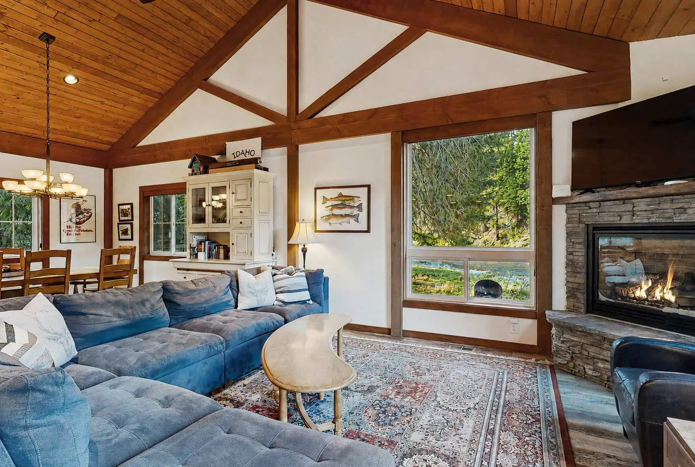 Payette Riverfront Retreat, Hot Tub, Sauna, Views 