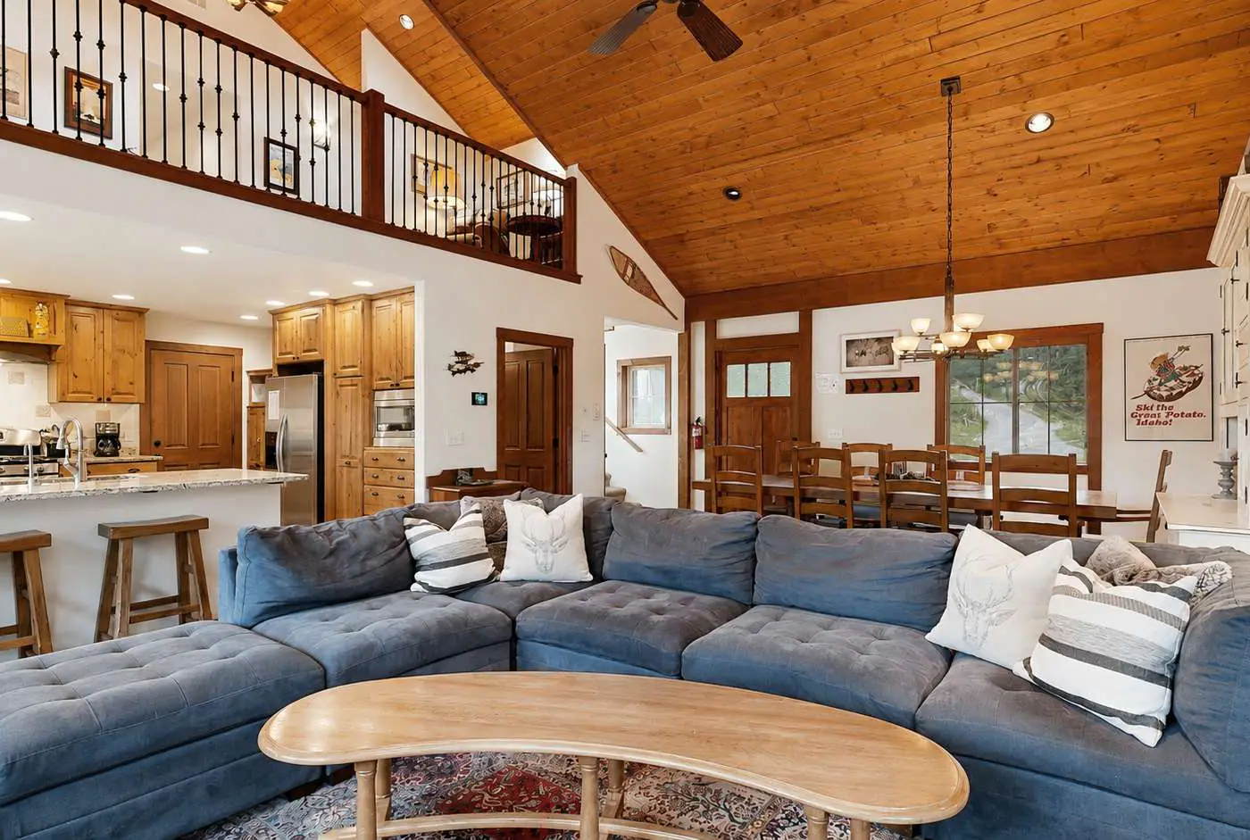 Payette Riverfront Retreat, Hot Tub, Sauna, Views 
