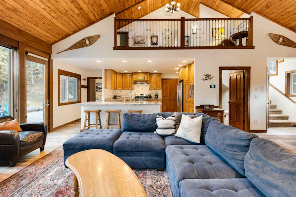 Payette Riverfront Retreat, Hot Tub, Sauna, Views