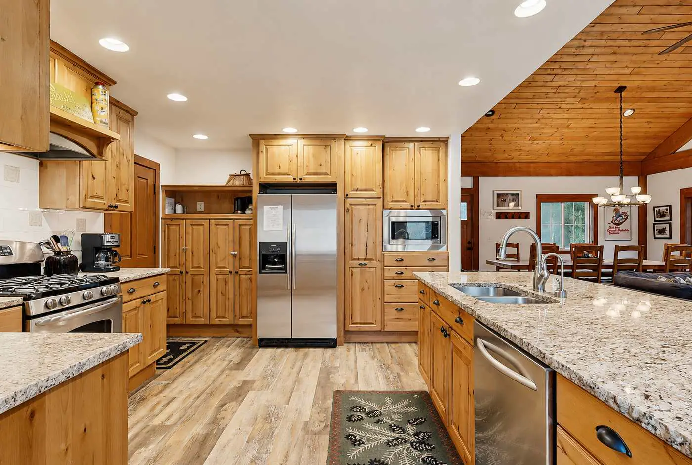 Payette Riverfront Retreat, Hot Tub, Sauna, Views 