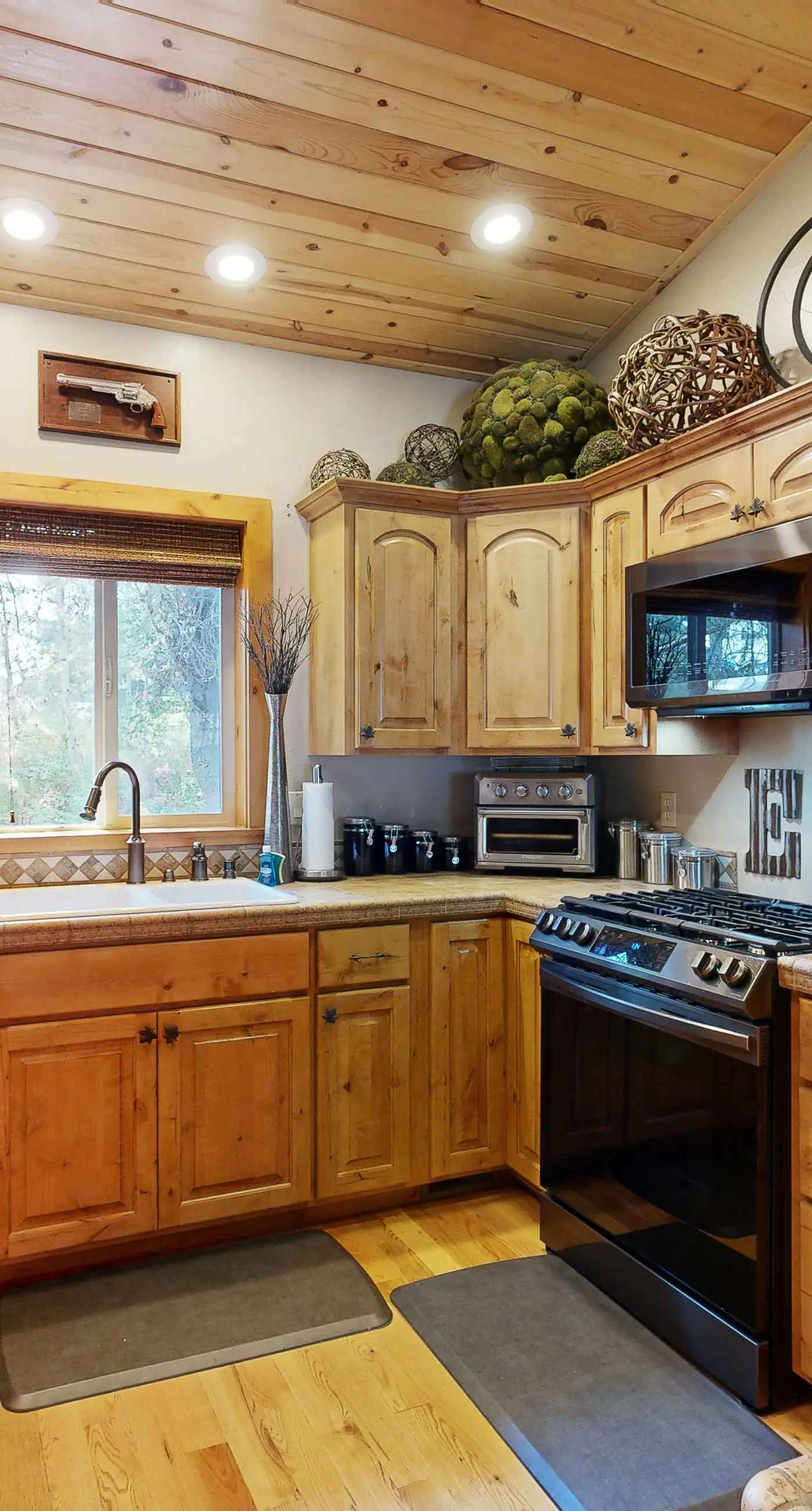 Modern Mountain Cabin 2 Miles to Downtown