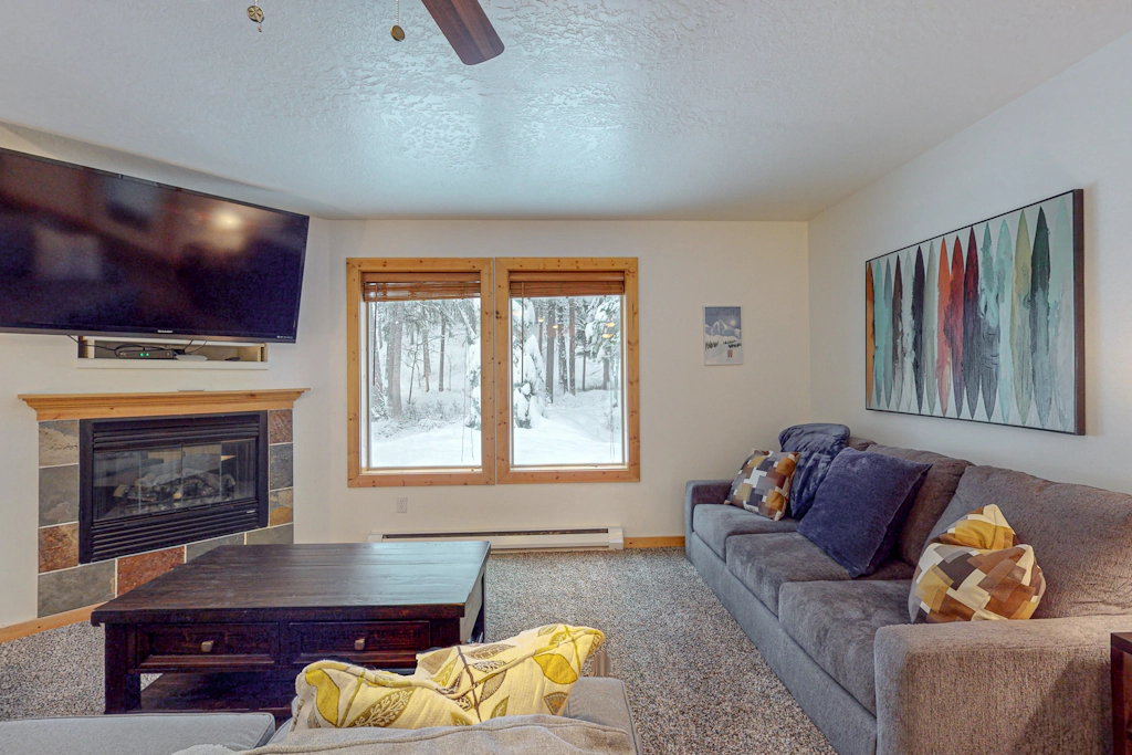 Cozy McCall Condo Near Lake & Skiing