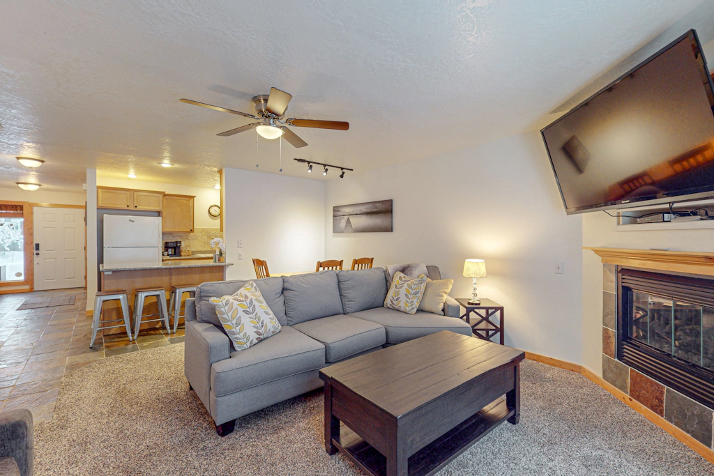 Cozy McCall Condo Near Lake & Skiing