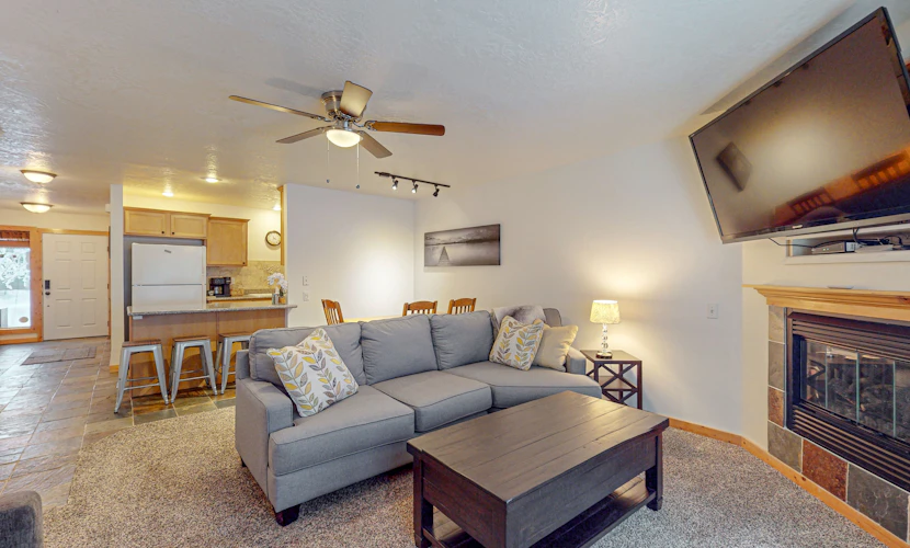Cozy McCall Condo Near Lake & Skiing