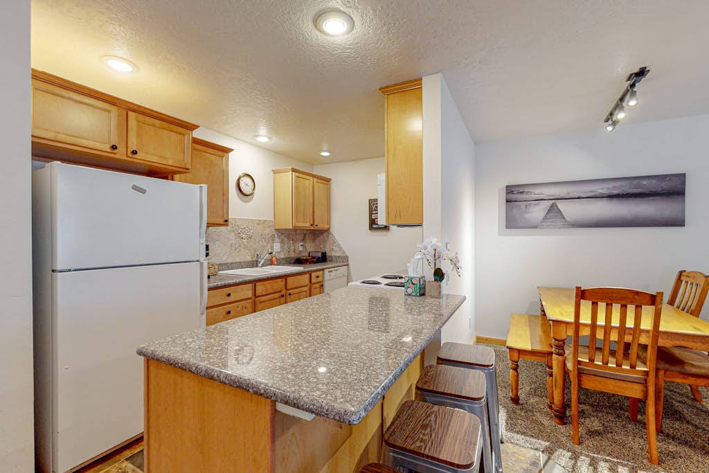 Cozy McCall Condo Near Lake & Skiing