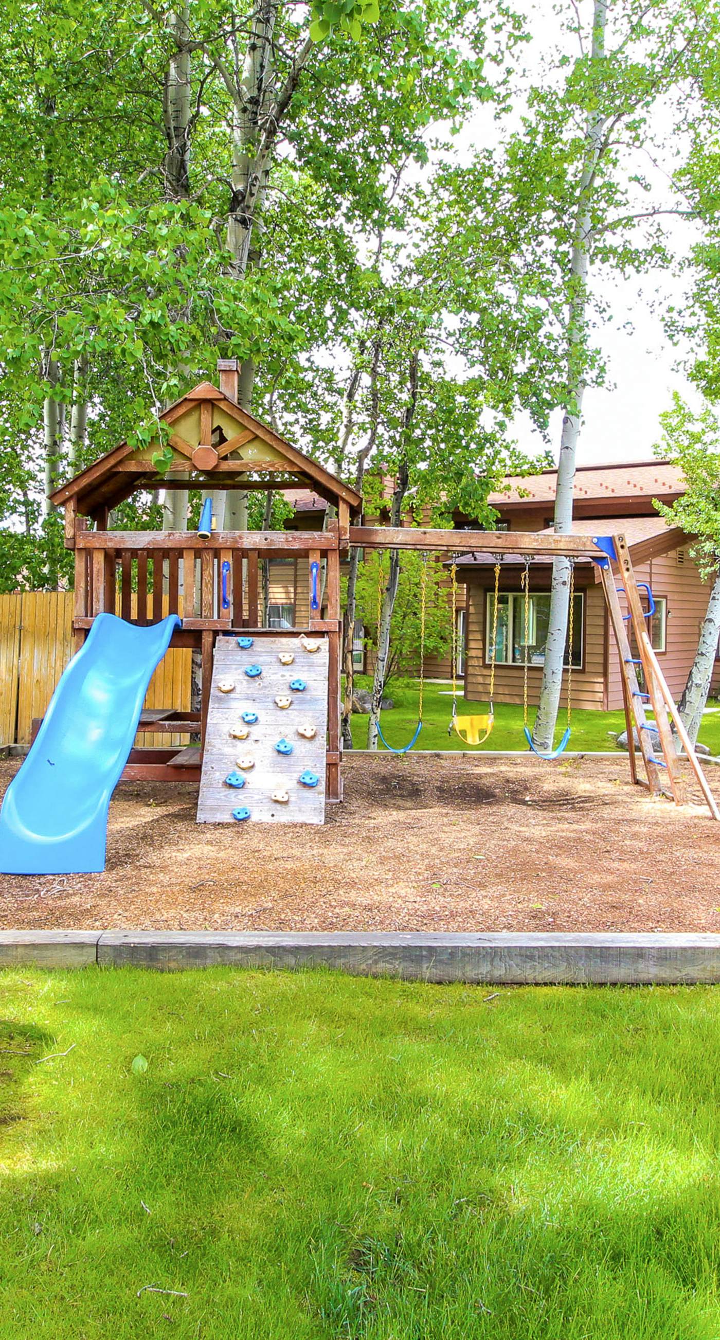 Golf Course Retreat - Pool Access & Lake Views