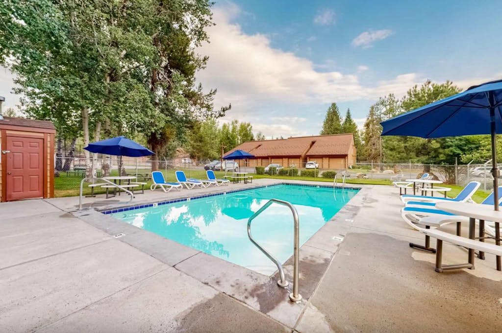Golf Course Retreat - Pool Access 