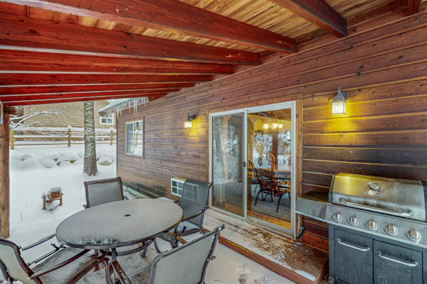 Welcoming Retreat - Walk to Town & Payette Lake