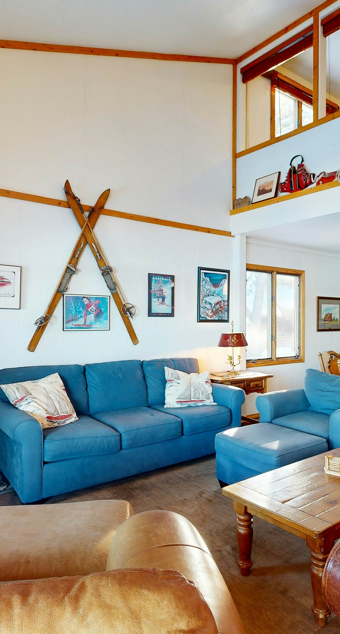 Lakeside Getaway: Beach Access, Shared Pool and Grills