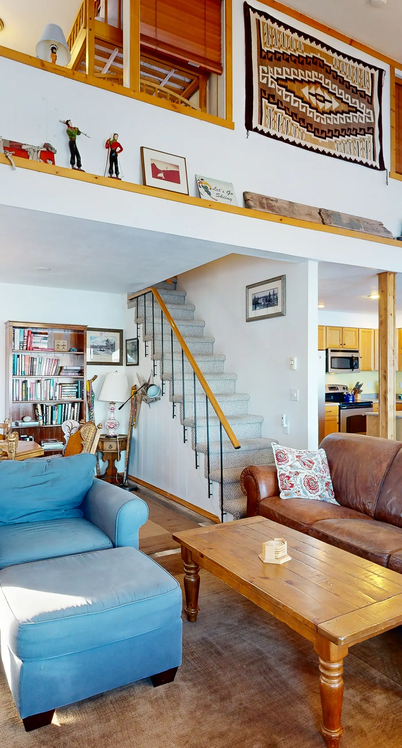 Lakeside Getaway: Beach Access, Shared Pool and Grills