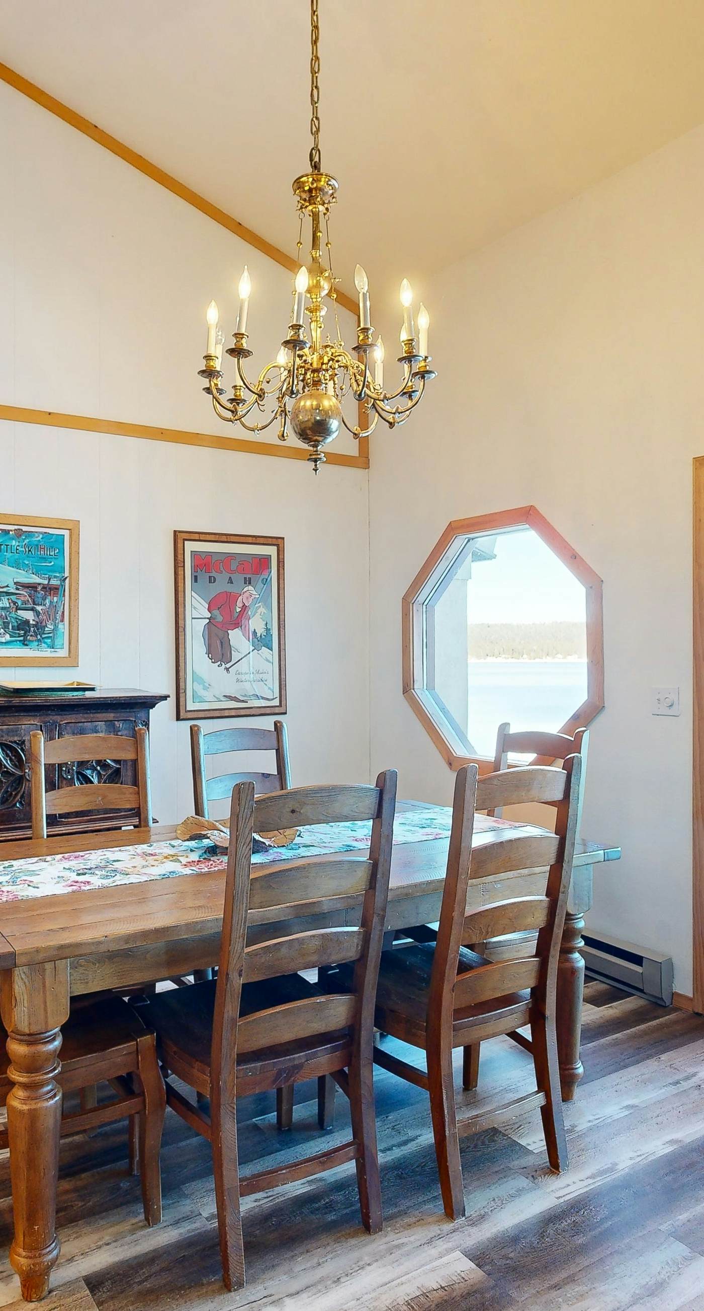 Lakeside Getaway: Beach Access, Shared Pool and Grills