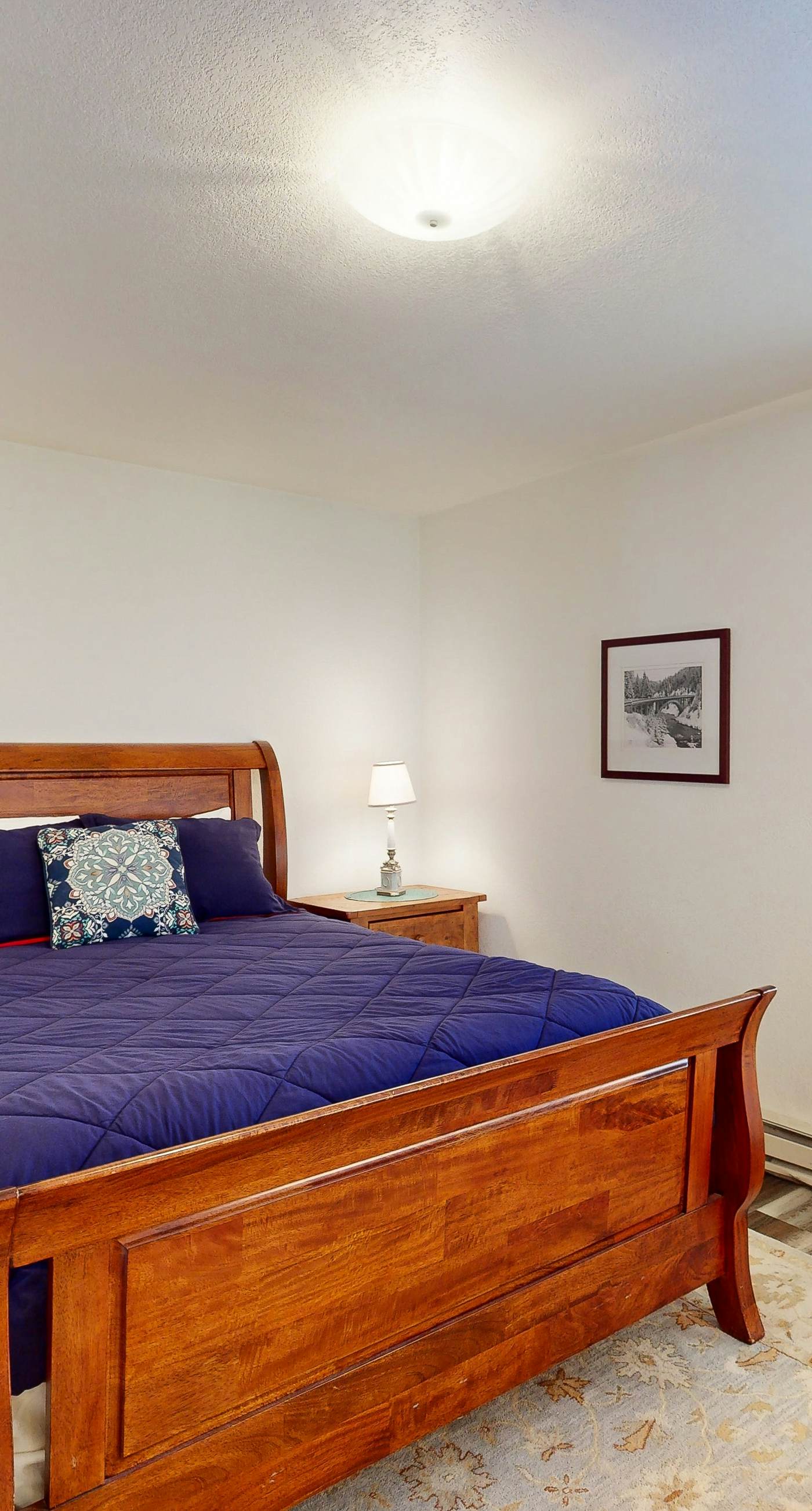 Lakeside Getaway: Beach Access, Shared Pool and Grills