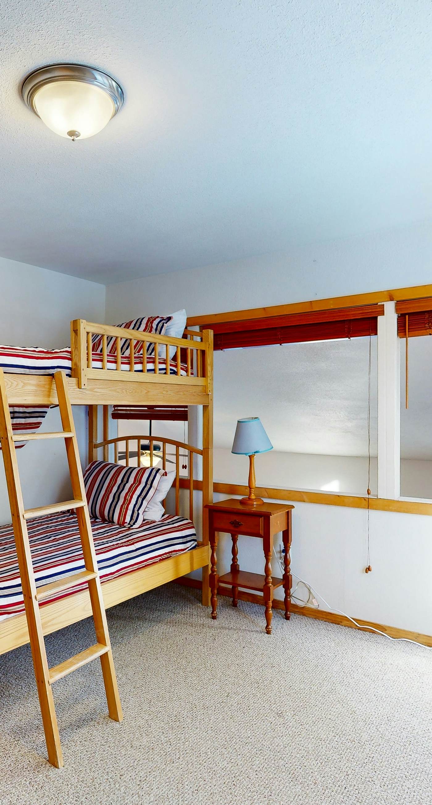 Lakeside Getaway: Beach Access, Shared Pool and Grills