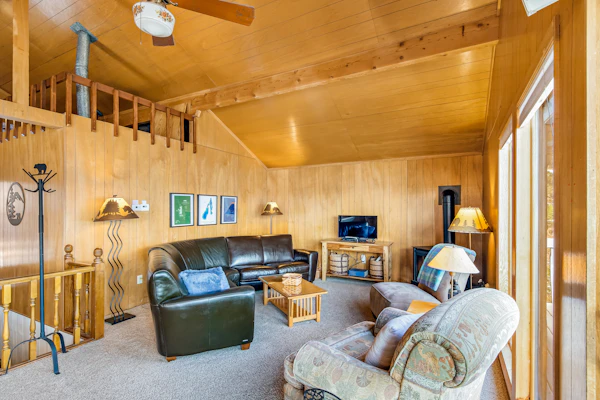 Secluded Lake Home - Dock, Deck & Beach Access