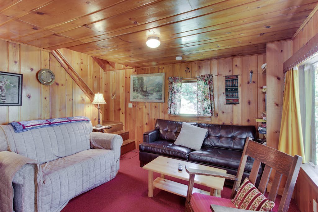 Rustic Lake House - Private Dock & Deck