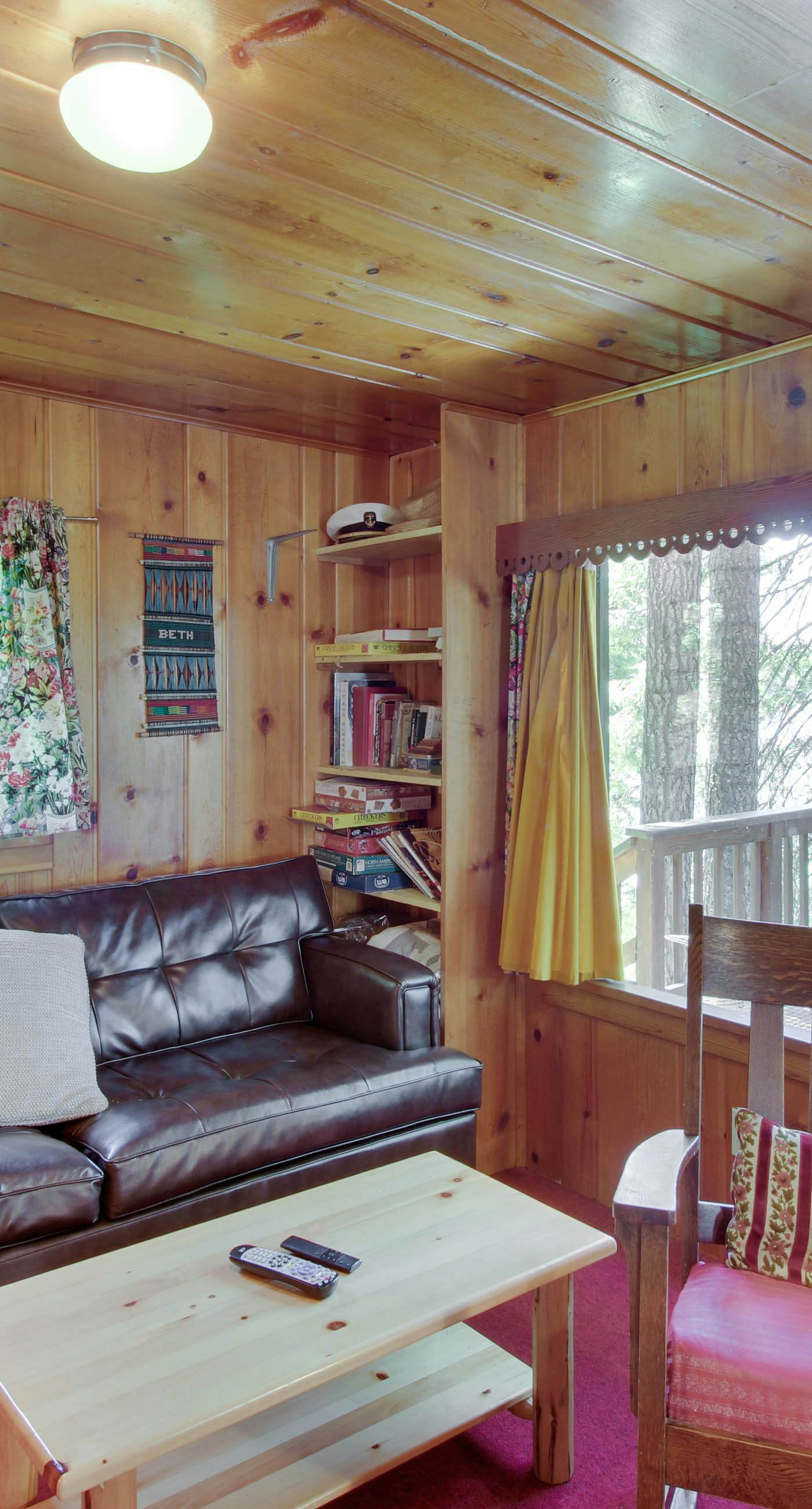 Rustic Lake House - Private Dock & Deck