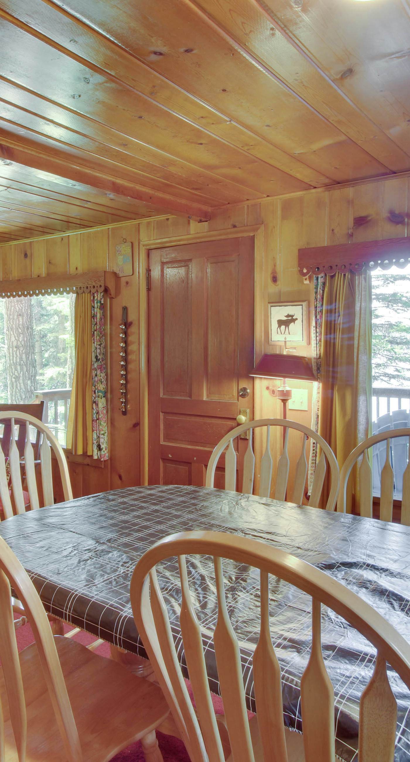 Rustic Lake House - Private Dock & Deck