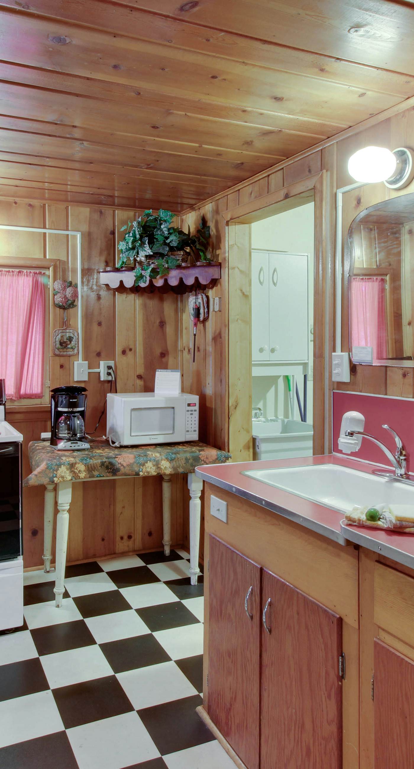 Rustic Lake House - Private Dock & Deck