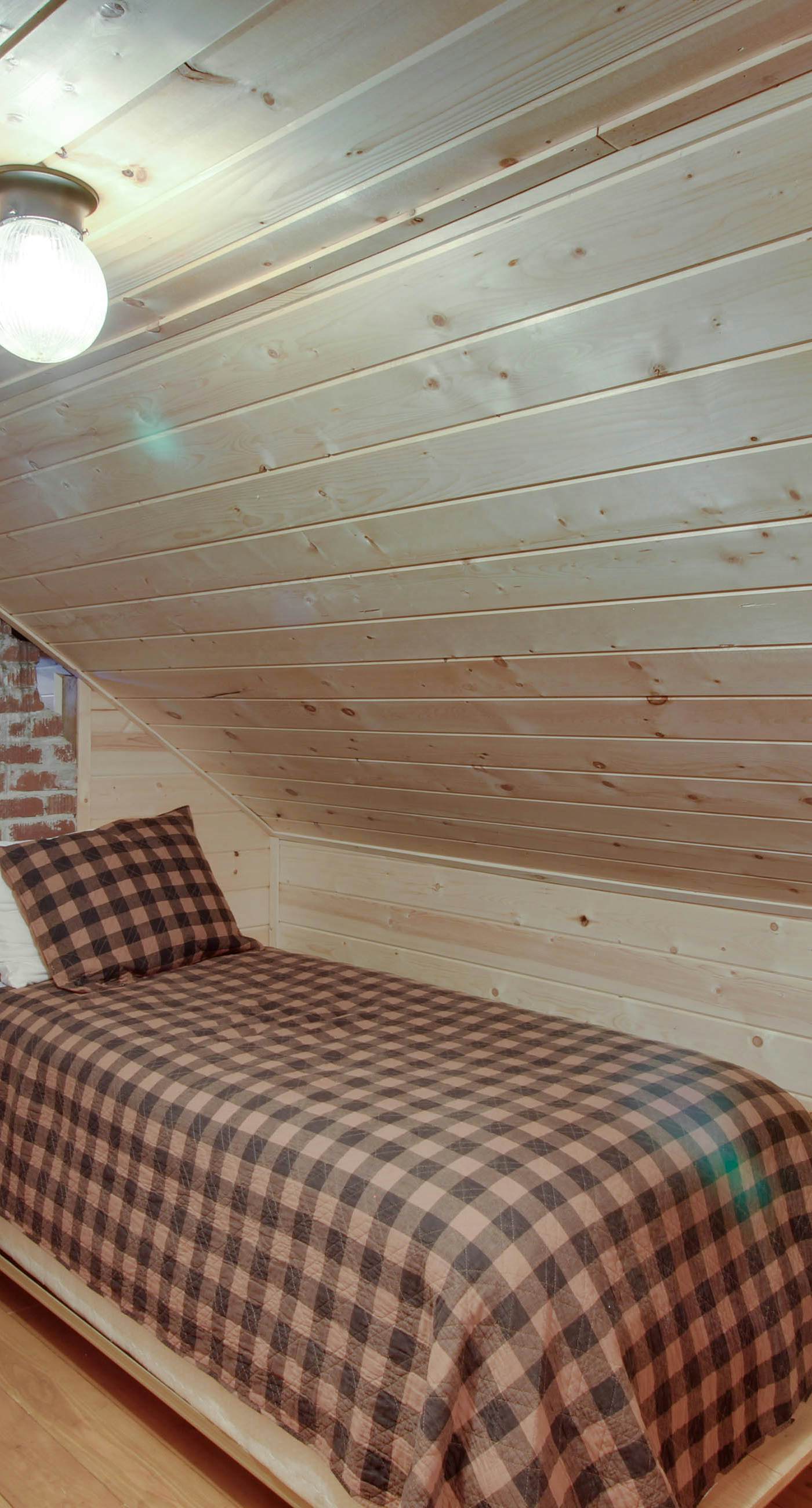 Rustic Lake House - Private Dock & Deck