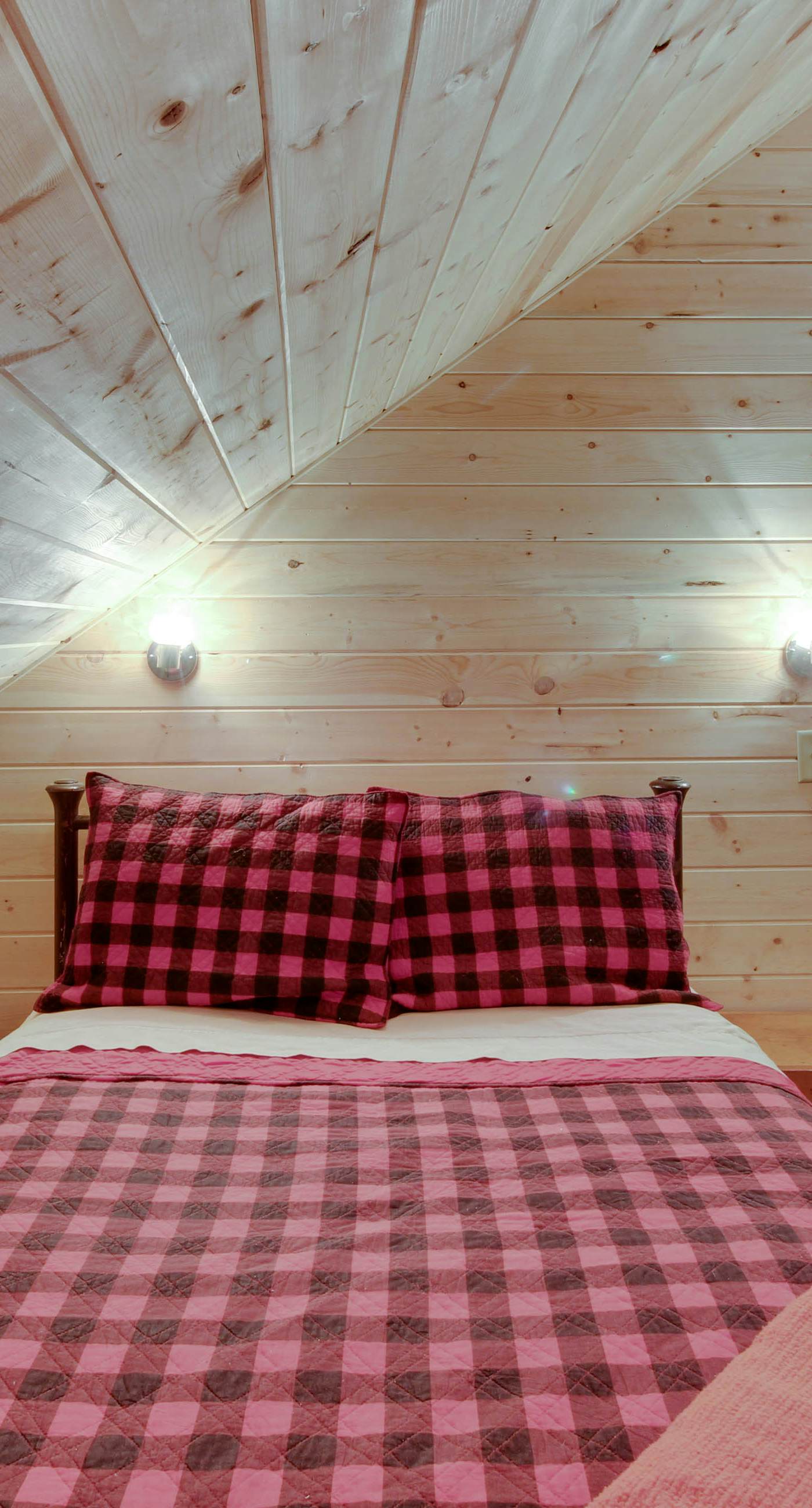 Rustic Lake House - Private Dock & Deck