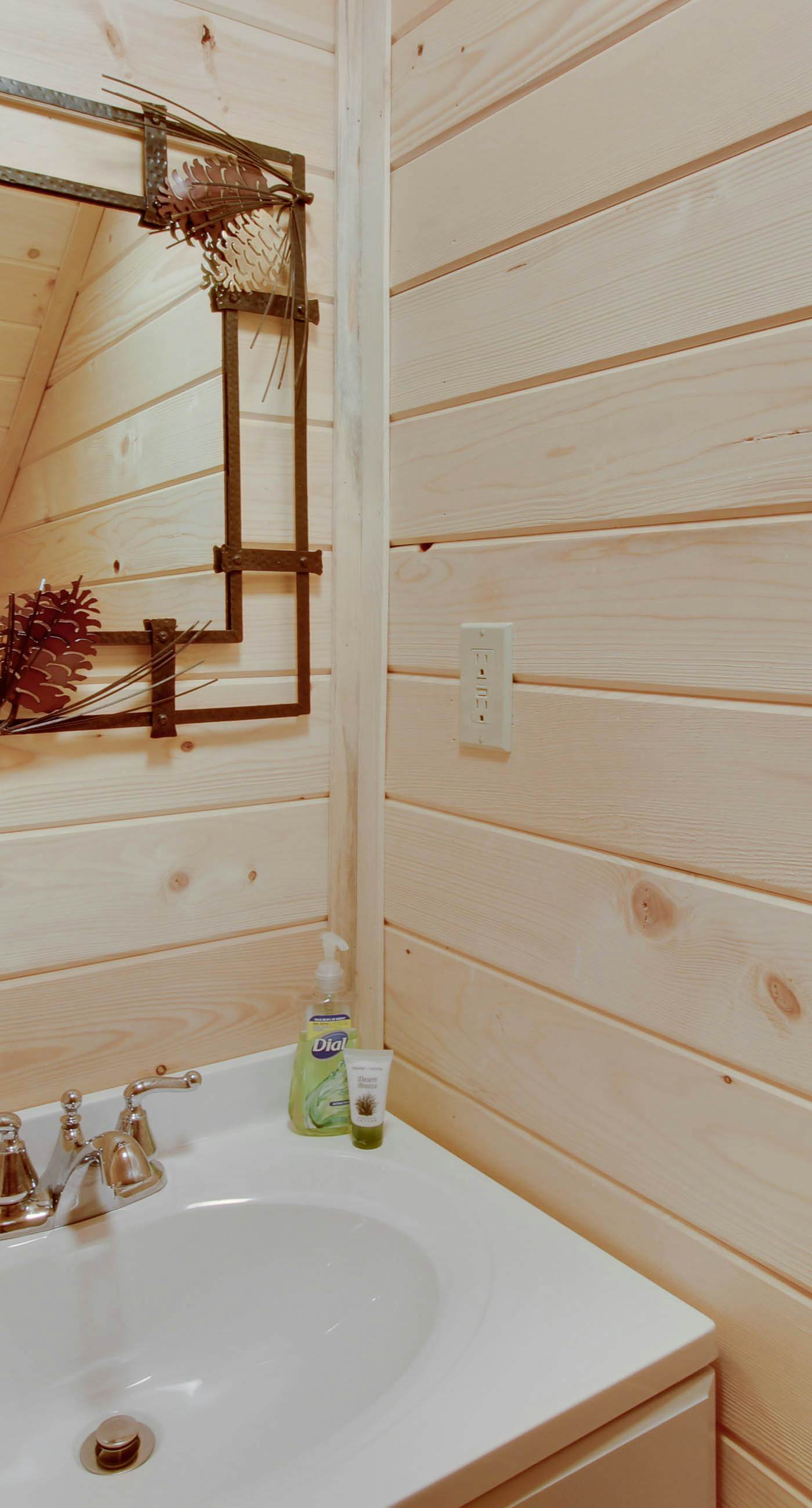 Rustic Lake House - Private Dock & Deck