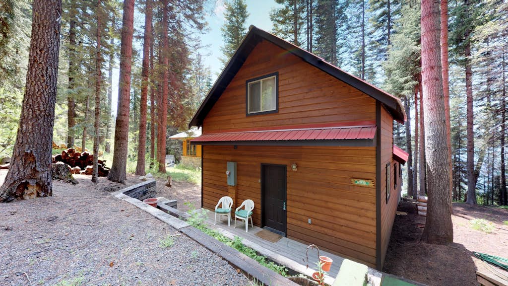 Rustic Lake House - Private Dock & Deck