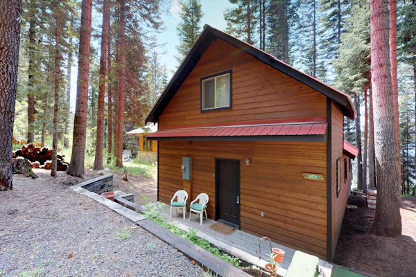 Rustic Lake House - Private Dock & Deck