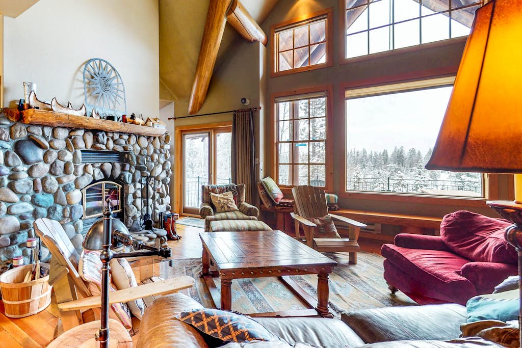 Serenity Lodge Hot Tub, Ping-Pong Fireplace