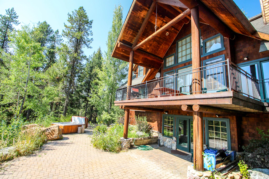 Serenity Lodge Hot Tub, Ping-Pong Fireplace