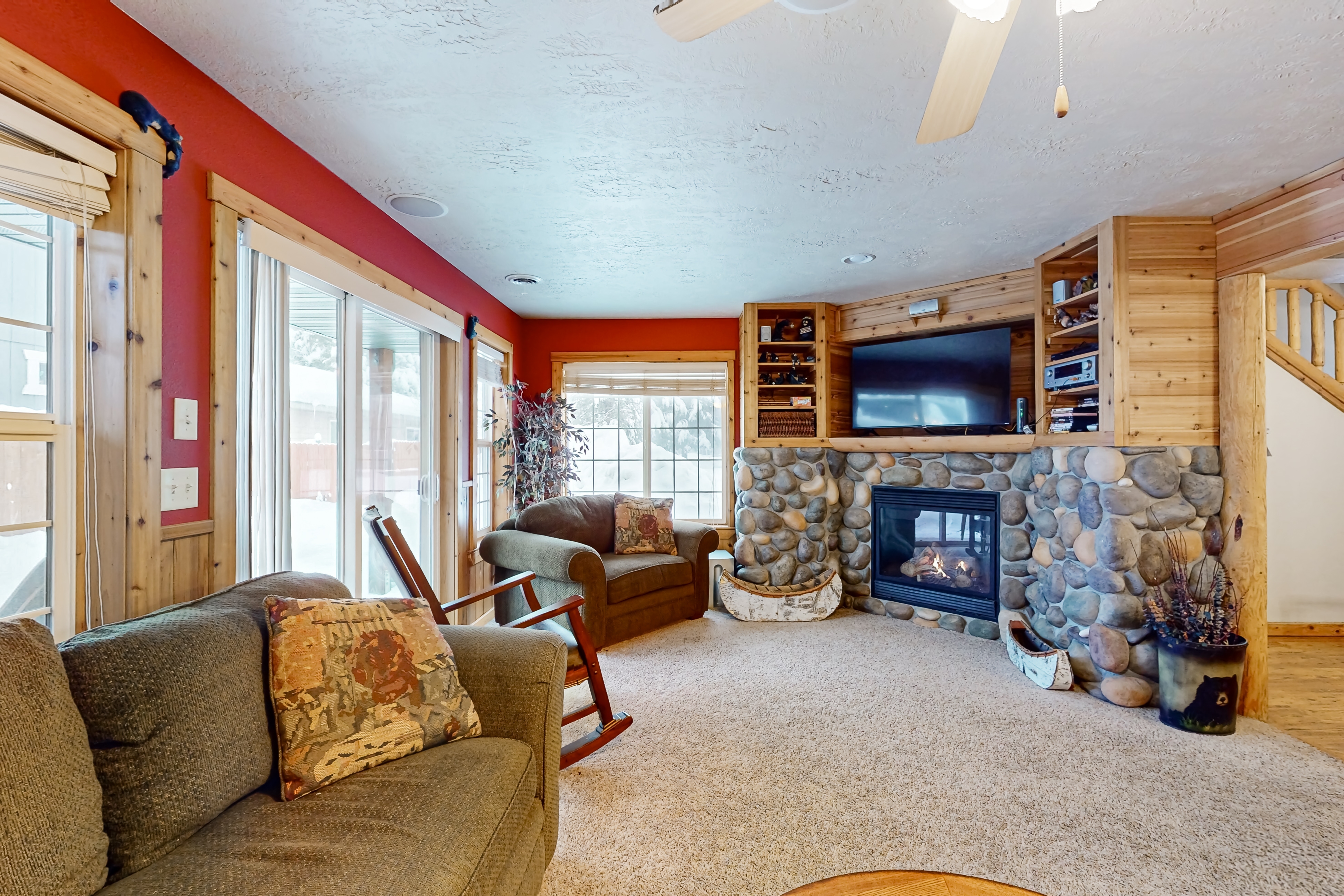 3BR Retreat - Fireplace & Walk to Payette Lake
