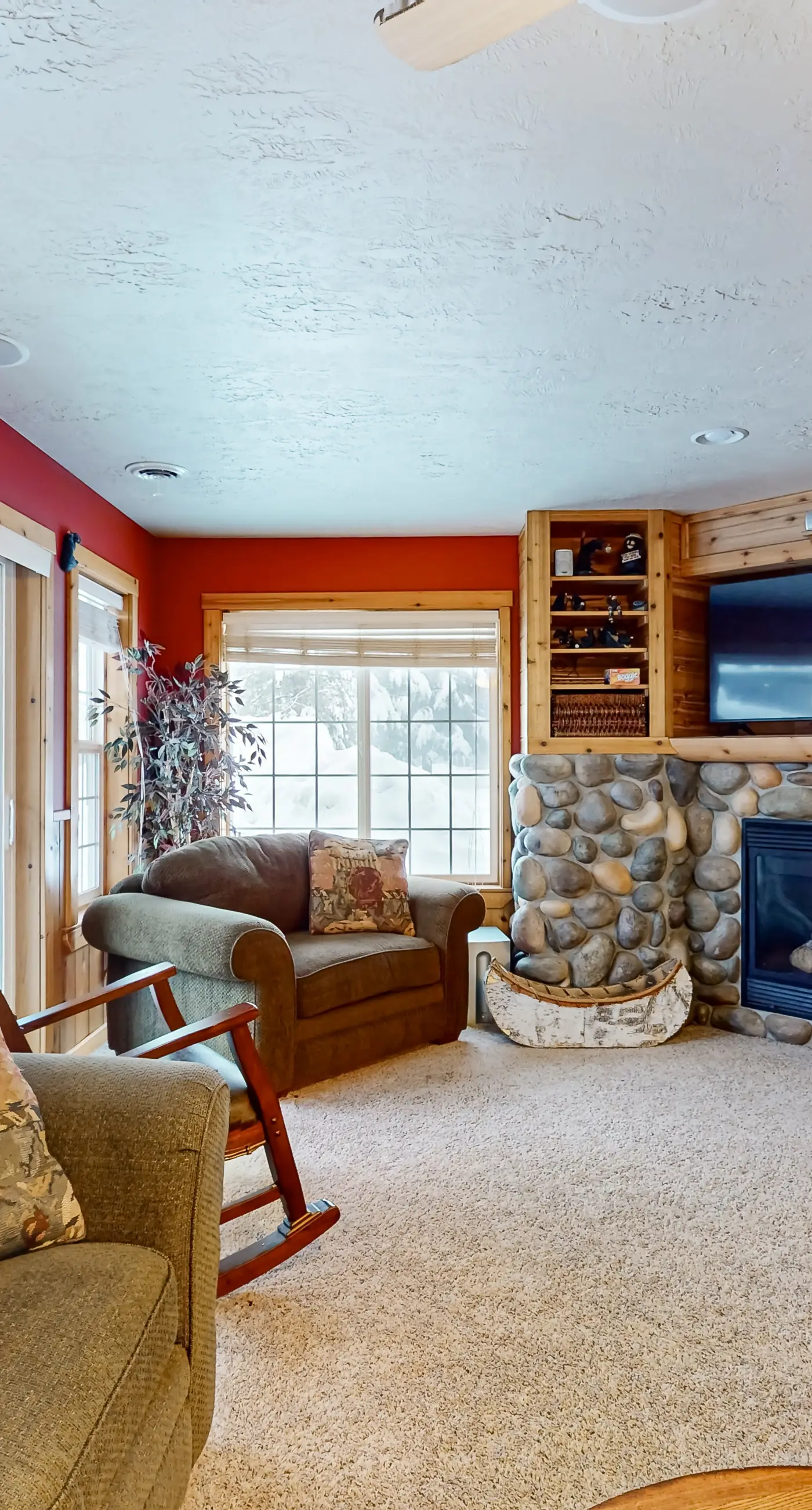 3BR Retreat - Fireplace & Walk to Payette Lake