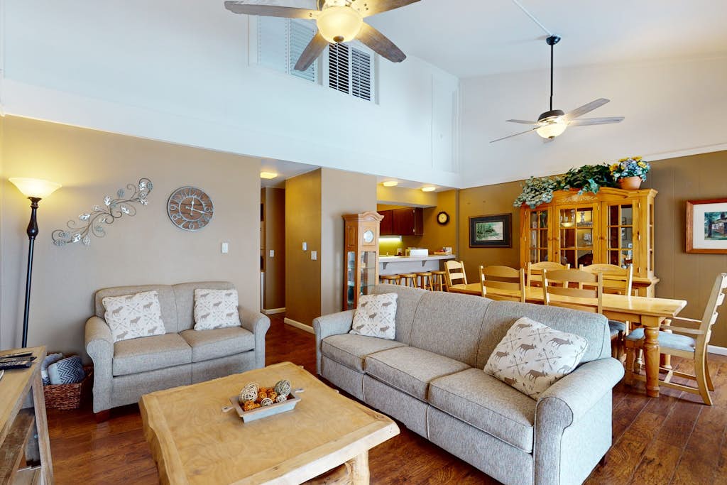 Crystal Beach Condo - Lake Views & Pool