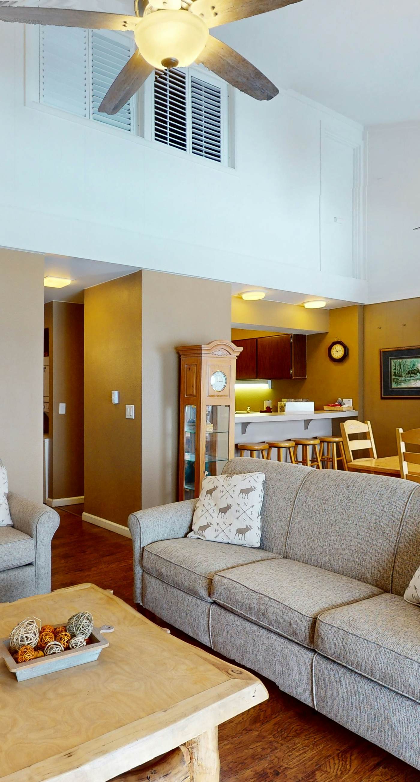 Crystal Beach Condo - Lake Views & Pool