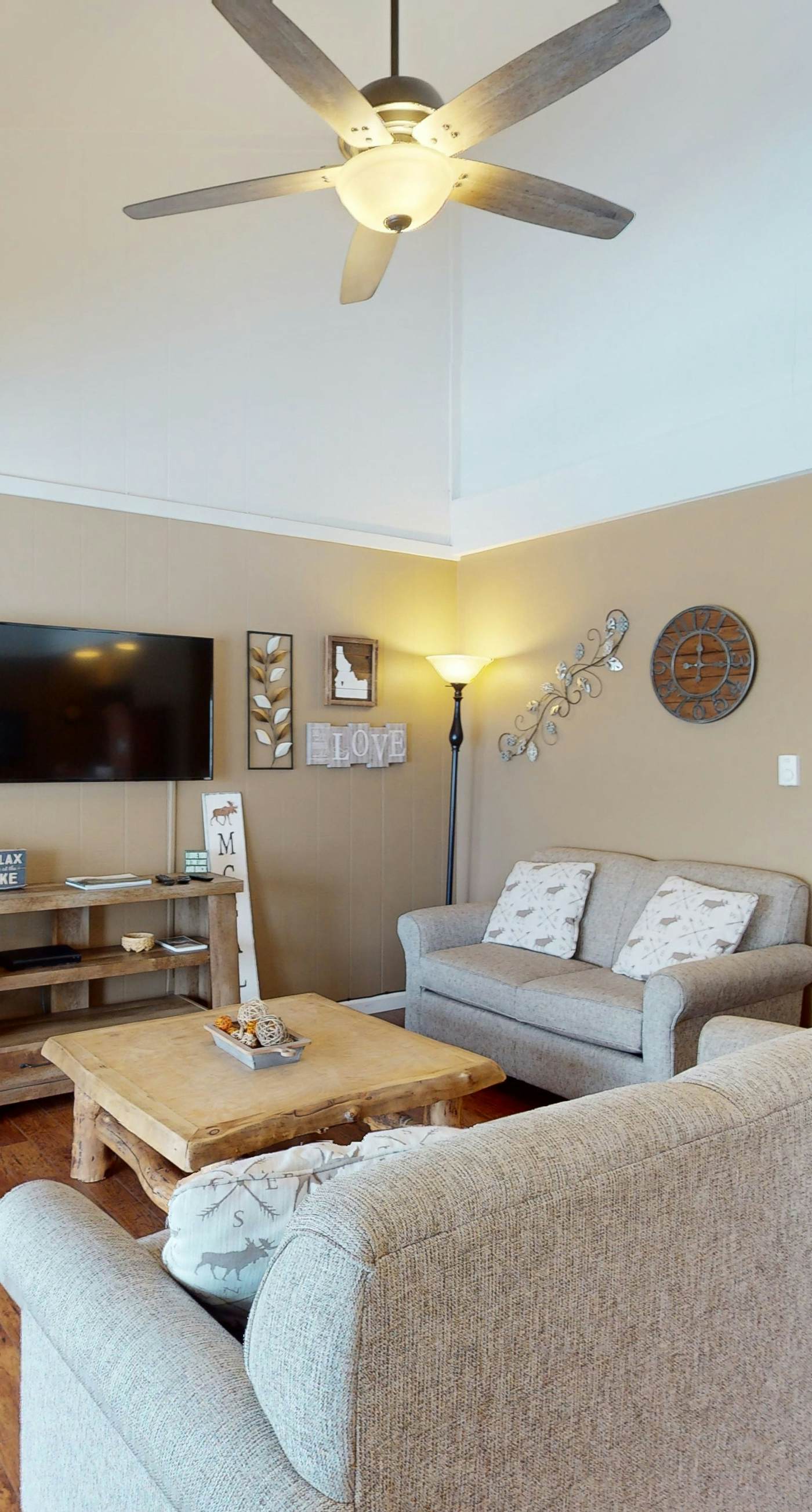 Crystal Beach Condo - Lake Views & Pool