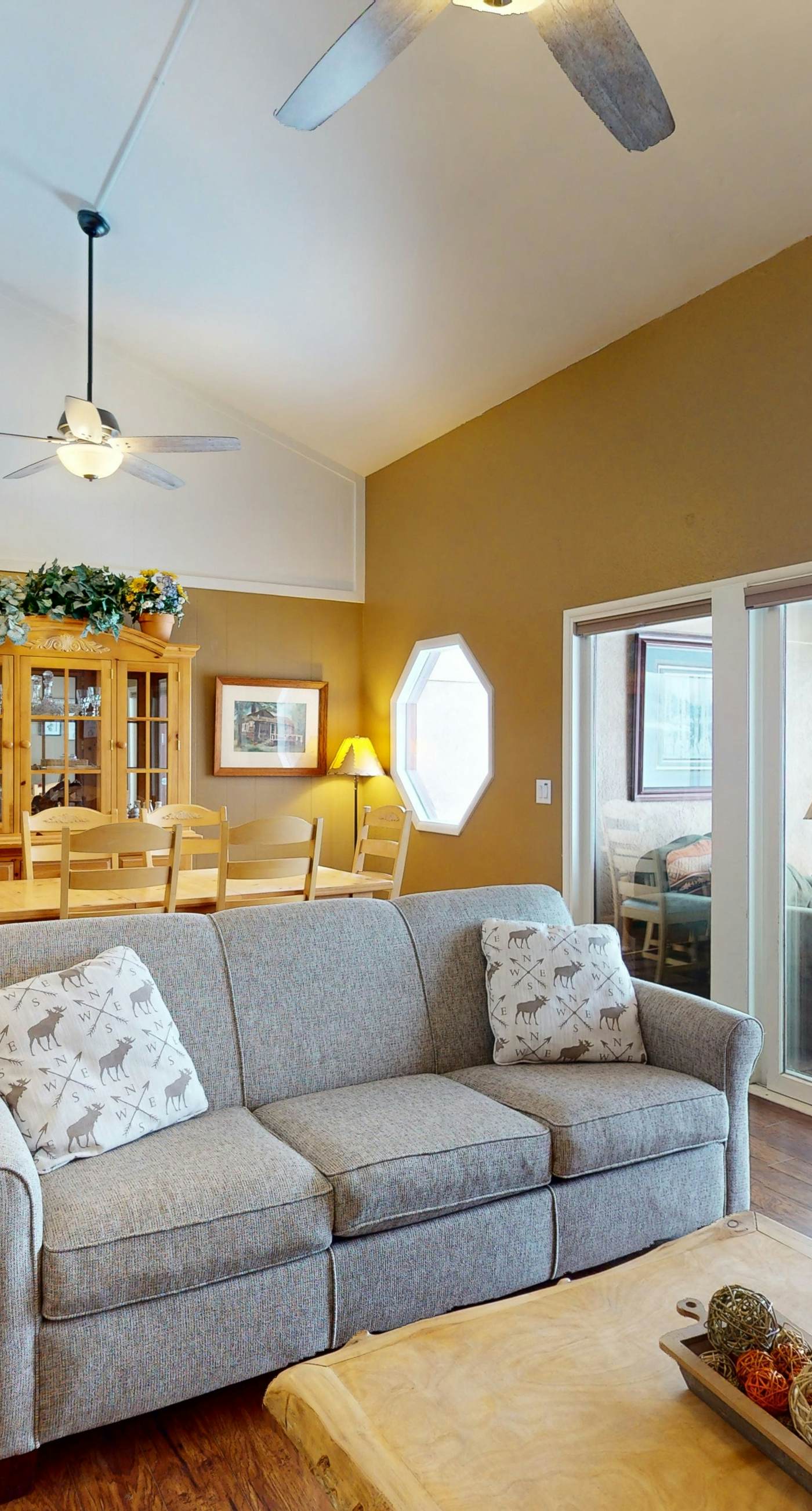 Crystal Beach Condo - Lake Views & Pool