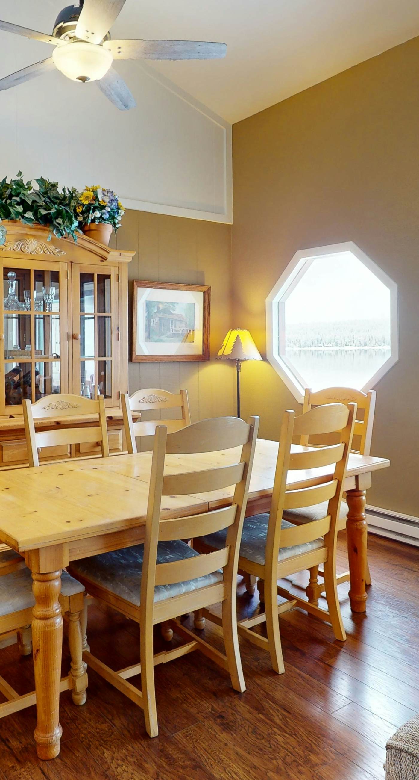 Crystal Beach Condo - Lake Views & Pool