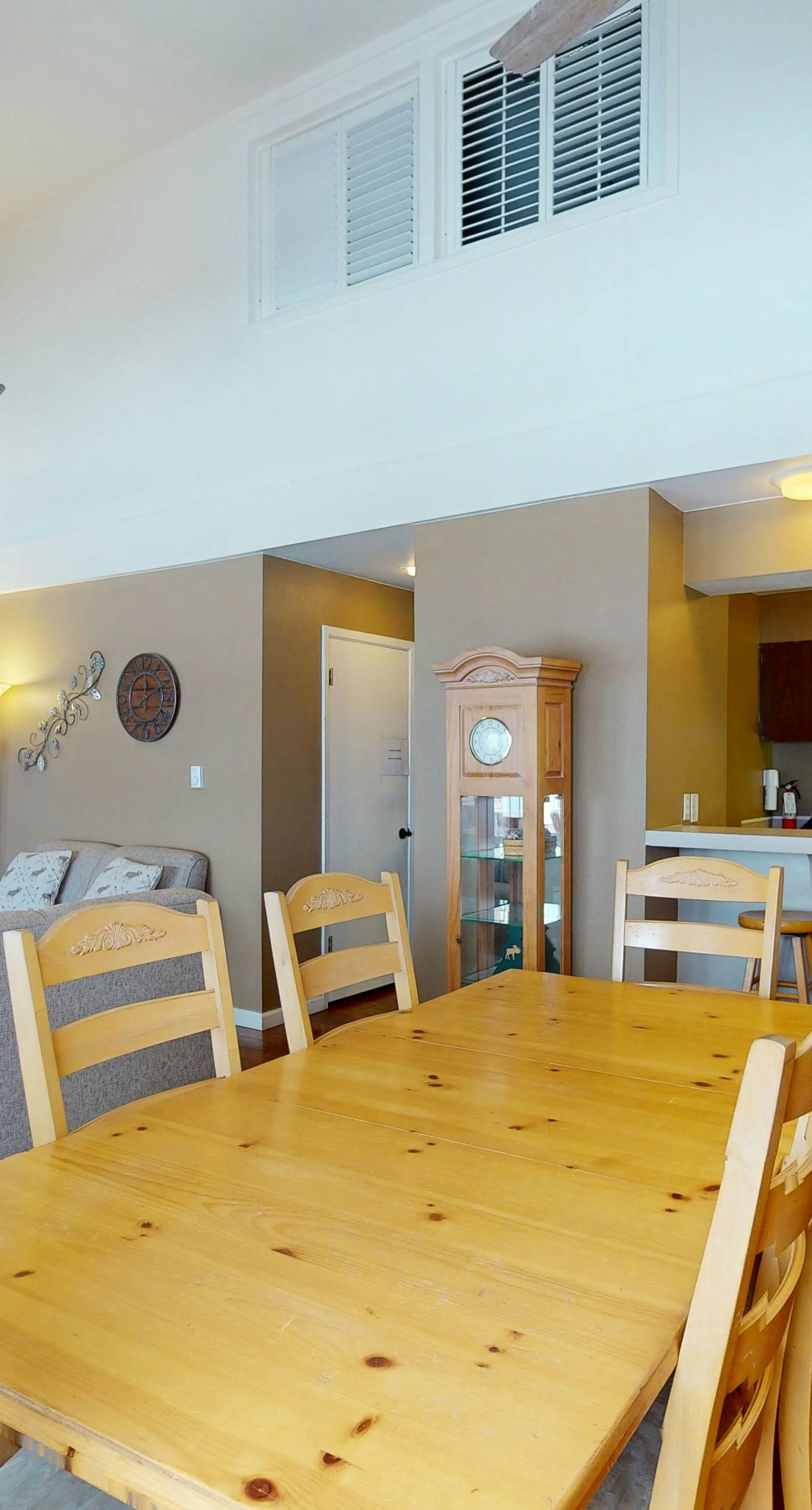 Crystal Beach Condo - Lake Views & Pool